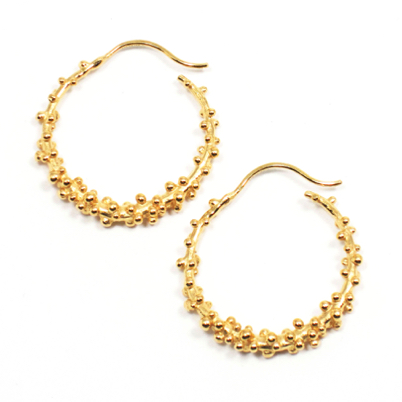 Pebble Grand Hoop
22K gold vermeil Pebble Grand Hoop
22K gold vermeil
